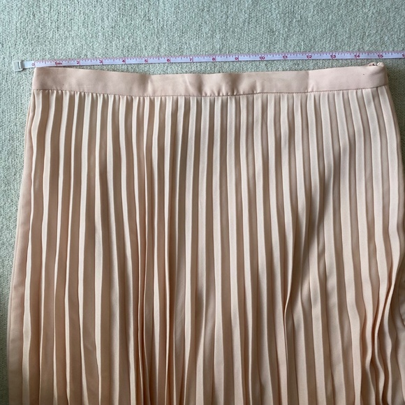 Pink accordion pleated skirt - Picture 3 of 4